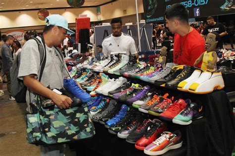 sneaker con 2024 dates.